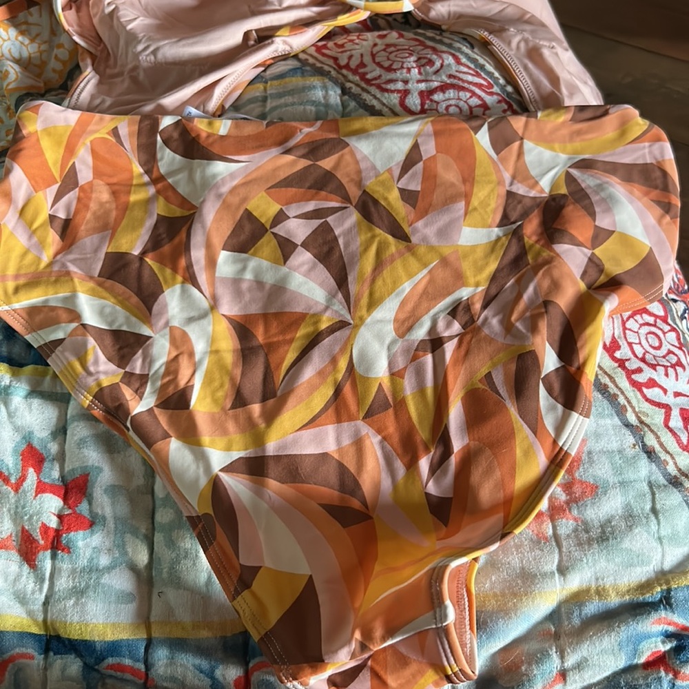 NWOT CUPSHE alexys abstract print cut out one piece swim size XL - Picture 10 of 11